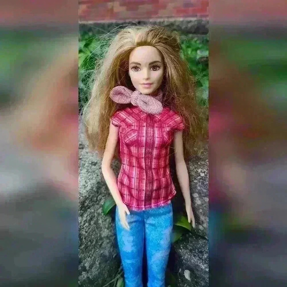 Barbie doll with boots - Picture 5 of 16